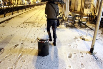 Temporale di neve a Milano ieri sera. Le immagini.
