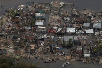 Sulla scia di distruzione dell’uragano Matthew, oltre 900 morti ad Haiti