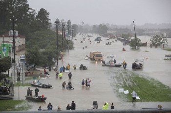 Houston, abbiamo un problema! In 7 giorni caduta cento volte la pioggia attesa con conseguenze disastrose