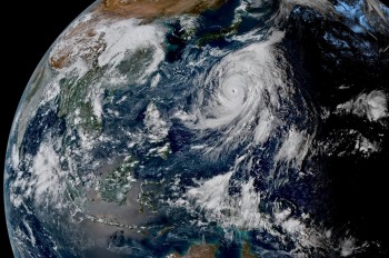 Le immagini satellitari mostrano l’imponenza del tifone Hagibis: nel weekend raggiungerà il Giappone