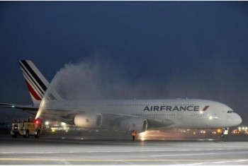 Torino, aereo AirFrance brucia il motore: fiamme prima del decollo!