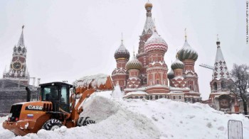 Nevicata record a Mosca, mezzo metro di neve accumulato nel weekend