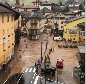 Fortissimo Nubifragio su Moena : esonda il Costalunga, gravi danni, evacuate 50 persone!