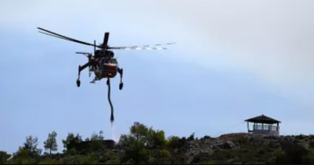 Tragedia in Grecia: un elicottero precipita mentre si rifornisce in mare, 2 le vittime