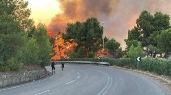 Incendio di Pisticci: continuano le fiamme, evacuate oltre 150 persone